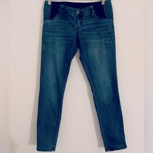 Isabel by Ingrid & Isabel maternity blue denim jeggings. Size 8